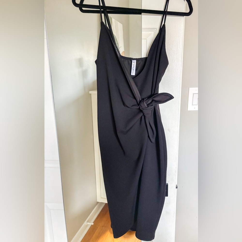 One-Shoulder Black Knot-Waist Dress